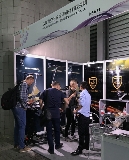 Annelawson sport at the China Baby Show