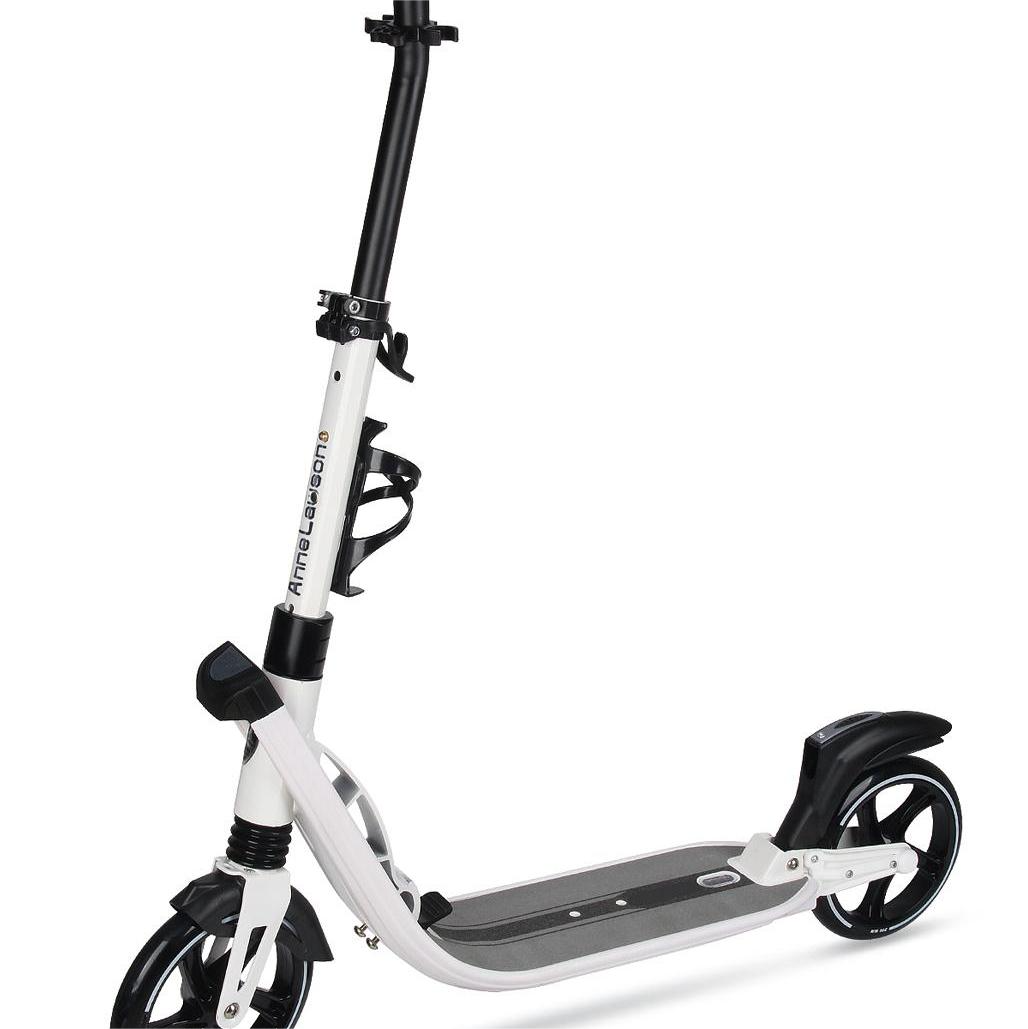 A302 scooter with water cup shelter